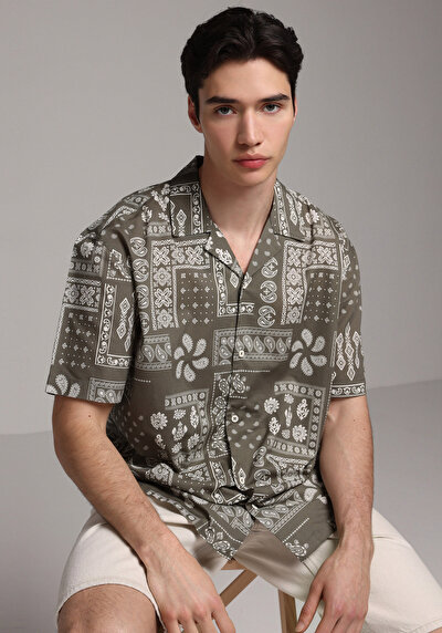 Image de Chemise À Manches Courtes Kaki Imprimé Boxy Fit Homme