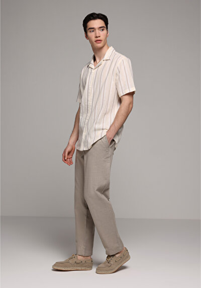 Image de Pantalon Beige Straight Leg Medium Rise En Sergé Regular Fit Homme