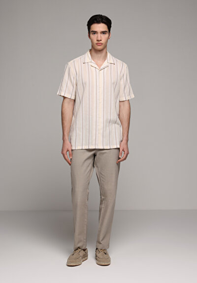 Image de Pantalon Beige Straight Leg Medium Rise En Sergé Regular Fit Homme
