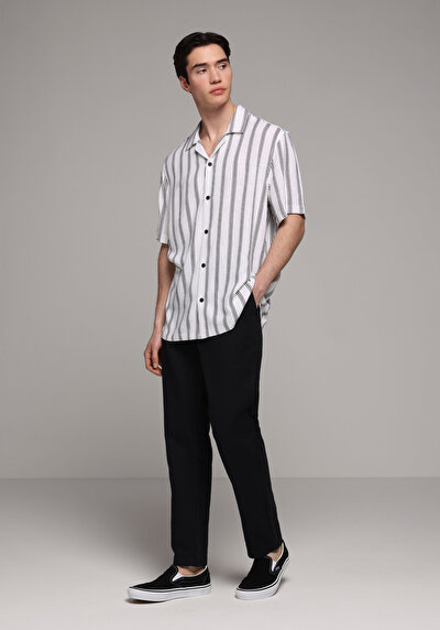 Image de Pantalon Noir Straight Leg Medium Rise En Sergé Regular Fit Homme