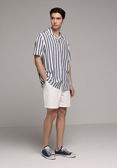 Afficher les détails de Chemise À Manches Courtes Marine Rayé Relaxed Fit Homme