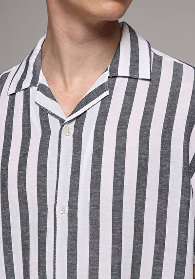 Afficher les détails de Chemise À Manches Courtes Marine Rayé Relaxed Fit Homme