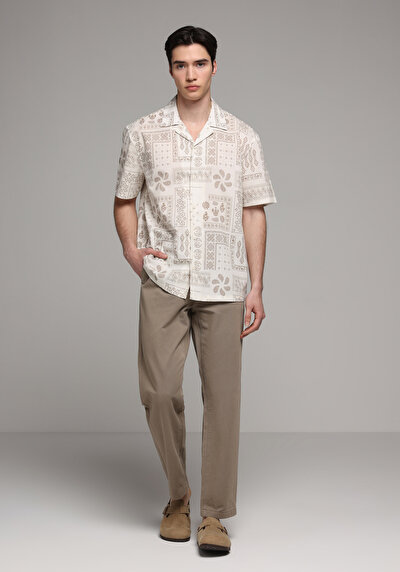Image de Pantalon Beige Straight Leg Medium Rise En Sergé Regular Fit Homme