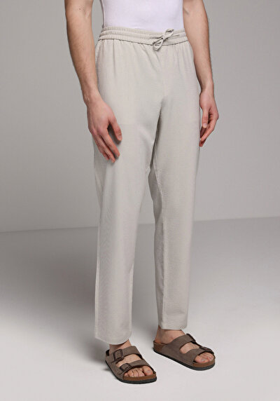 Image de Pantalon Beige Straight Leg Medium Rise En Sergé Regular Fit Homme