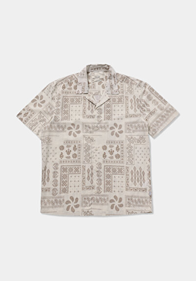 Afficher les détails de Chemise À Manches Courtes Beige Imprimé Boxy Fit Homme