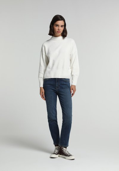 Image de Pull Blanc Regular Fit Manches Longues Femme