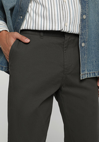 Image de Pantalon Kaki Straight Leg Medium Rise Sergé Regular Fit Homme