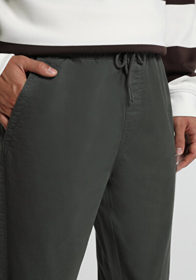 Image de Pantalon Vert Straight Leg Medium Rise Sergé Regular Fit Homme
