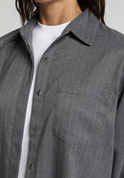 Image de Chemise À Manches Longues Gris Boyfriend Fit Rayé Sergé Femme