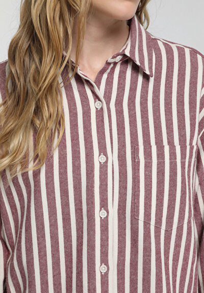 Image de Chemise À Manches Longues Bordeaux Boyfriend Fit Rayé Sergé Femme