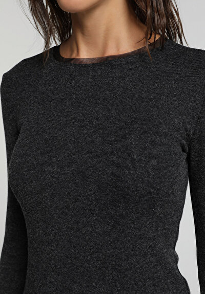 Image de T-shirt Noir Slim Fit Femme