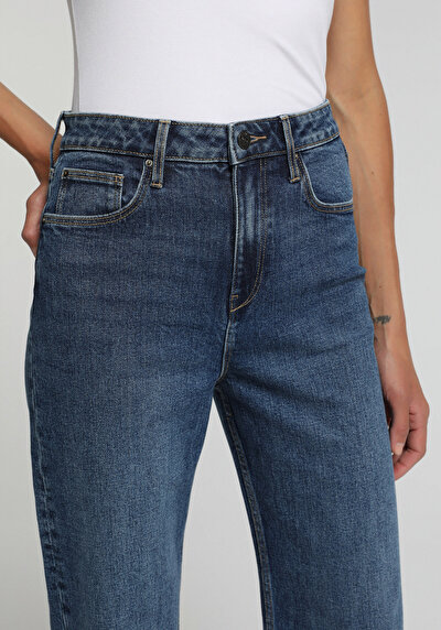 Image de 900 Laris Pantalon En Jean    Loose Bootcut Fit Femme