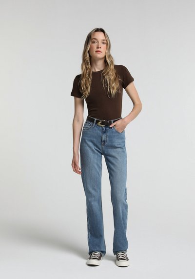 Image de T-shirt À Manches Courtes Tricoter Marron Slim Fit  Femme