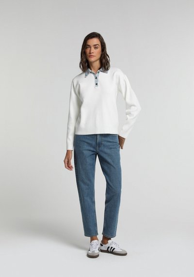 Image de Pull Blanc Regular Fit Manches Longues Femme