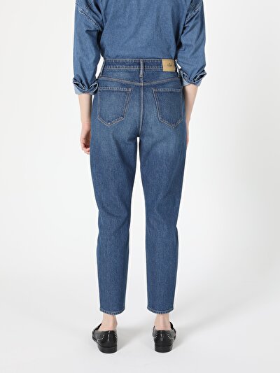 Image de 896 Maria Pantalon Denim Tapered Leg En Mom Fit Femme