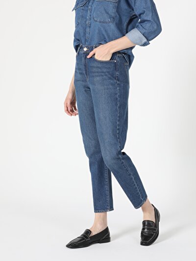 Image de 896 Maria Pantalon Denim Tapered Leg En Mom Fit Femme
