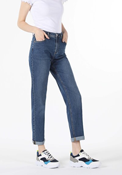 Afficher les détails de 893 Julia Pantalon Denim Tapered Leg  En  Boyfriend Fit Femme