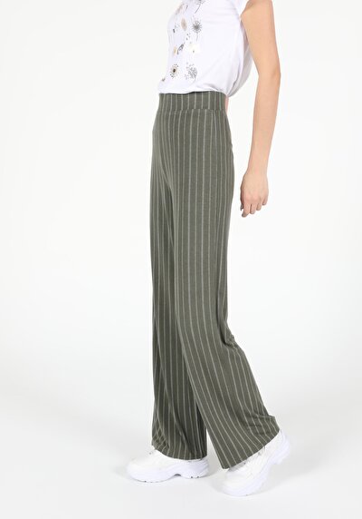 Image de Pantalon De Survêtement Kaki Regular Fit Femme