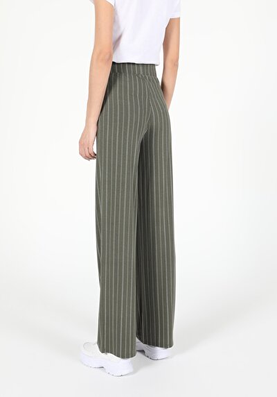 Image de Pantalon De Survêtement Kaki Regular Fit Femme