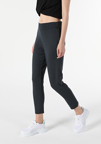 Afficher les détails de Pantalon De Survêtement Anthracite Regular Fit Femme