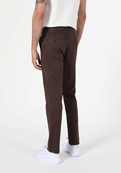 Image de Pantalon Marron Straight Leg Medium Rise En Chino Regular Fit Homme