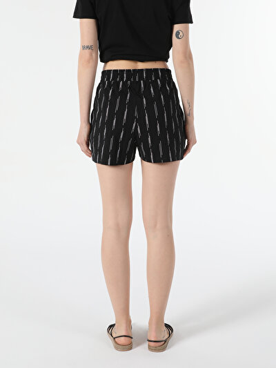 Image de Short Noir Regular Fit Femme