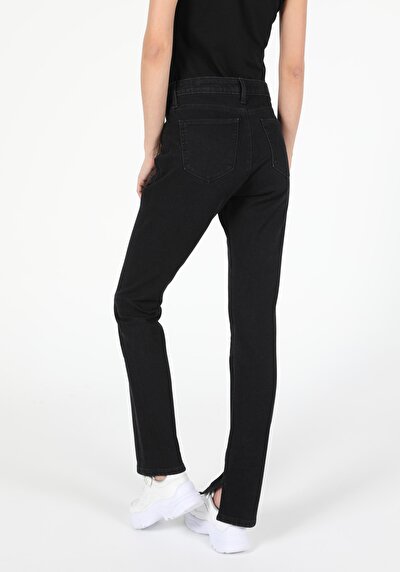 Image de 792 Mila Pantalon Denim Straight Leg En Regular Fit Femme
