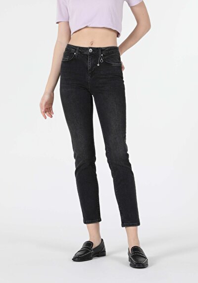 Image de 703 Carla Pantalon Noir Straight Leg  En  Slim Fit Femme
