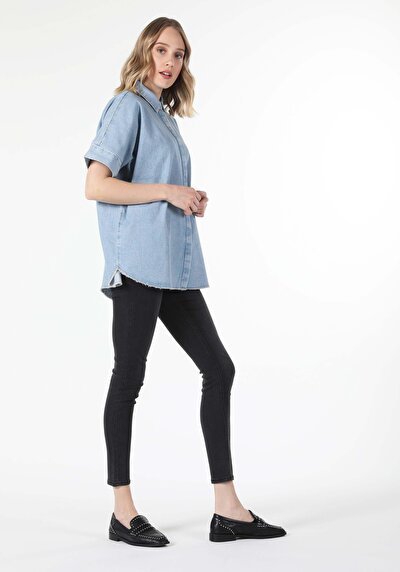 Image de Chemıse En Jean À Manches Courtes Bleu Claır Coupe Régulière Pour Femme Cl1058092