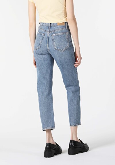 Image de 900 Laris Pantalon Bleu Straight Leg En Regular Fit Femme