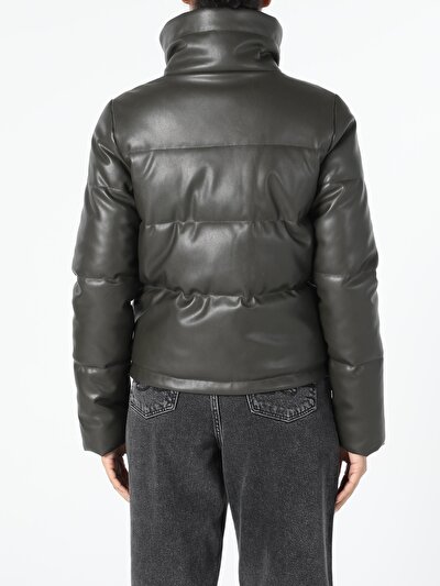 Afficher les détails de Veste Pu Kaki   Regular Fit Femme