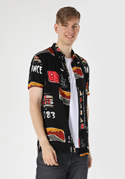 Image de Chemise À Manches Courtes Noir Imprimé Regular Fit Homme