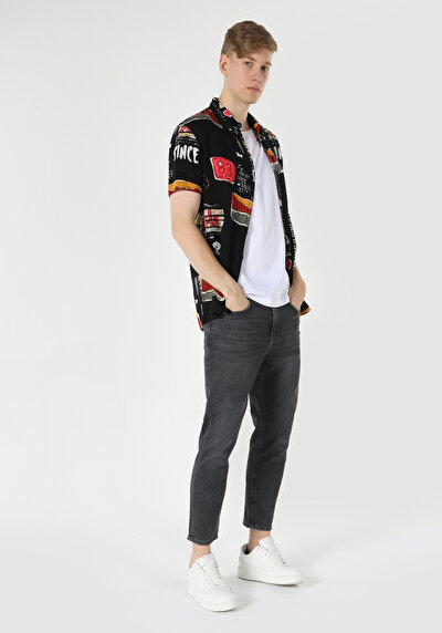 Image de Chemise À Manches Courtes Noir Imprimé Regular Fit Homme