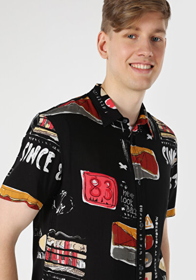 Image de Chemise À Manches Courtes Noir Imprimé Regular Fit Homme