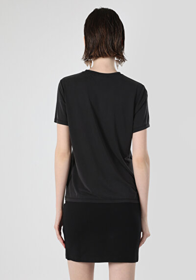 Afficher les détails de T-shirt À Manches Courtes Noir Regular Fit  Femme