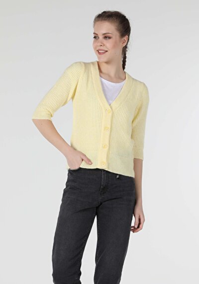 Afficher les détails de Cardigan Tricot Jaune Slim Fit Femme
