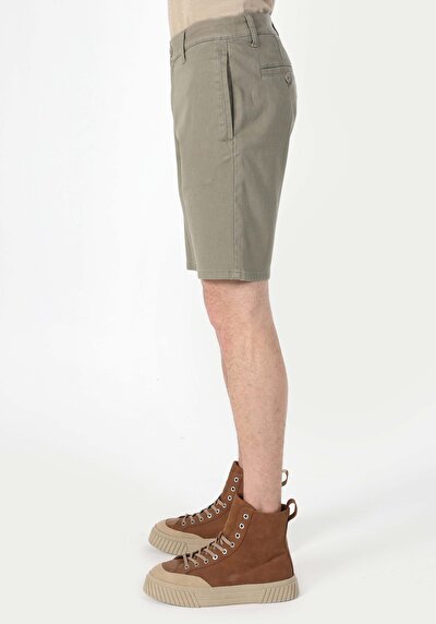 Afficher les détails de Short Kaki Regular Fit Homme