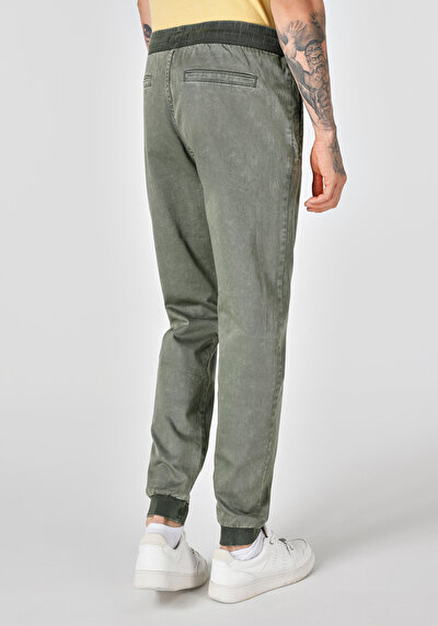 Afficher les détails de Pantalon Kaki Lastikli Medium Rise En  Slim Fit Homme