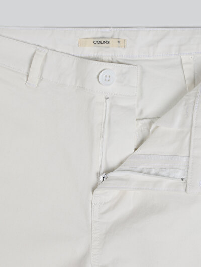 Afficher les détails de Short Blanc Regular Fit Femme