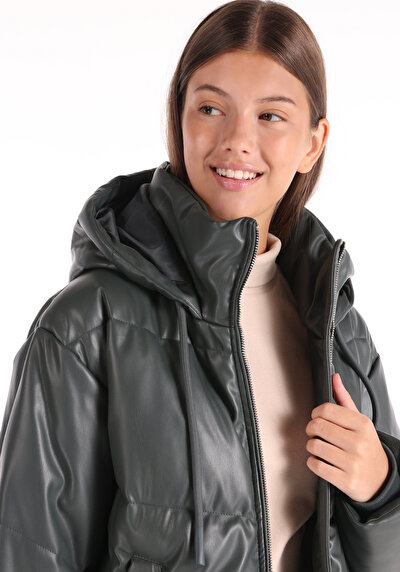 Afficher les détails de Veste Pu Kaki   Regular Fit Femme