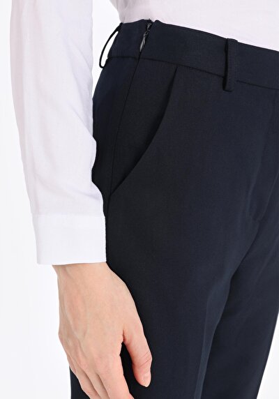 Afficher les détails de Pantalon Marine Narrow Leg  En  Slim Fit Femme