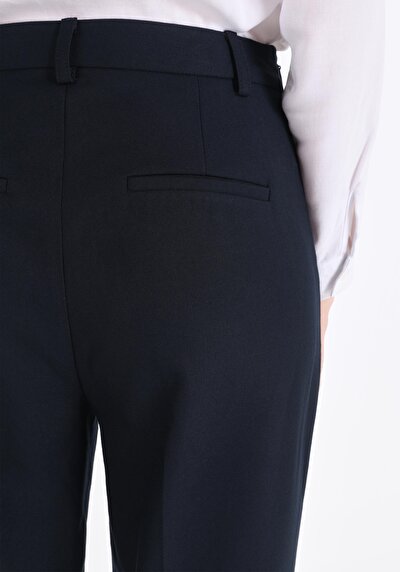 Afficher les détails de Pantalon Marine Narrow Leg  En  Slim Fit Femme