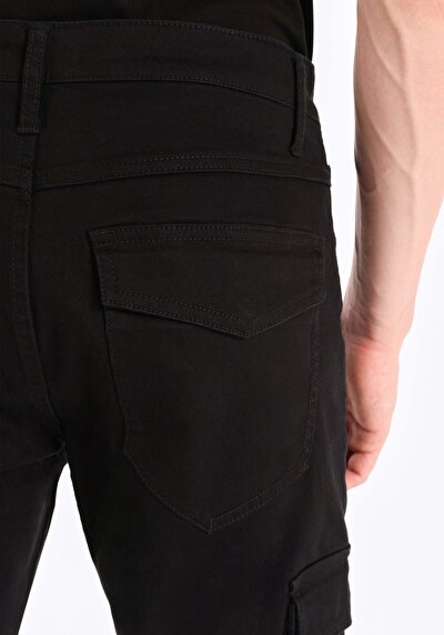 Afficher les détails de Pantalon Noir Düz Paça Medium Rise En Oxford Slim Fit Homme