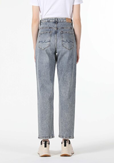 Image de 889 Katy Pantalon Denim Tapered Leg En High Boy Fit Femme