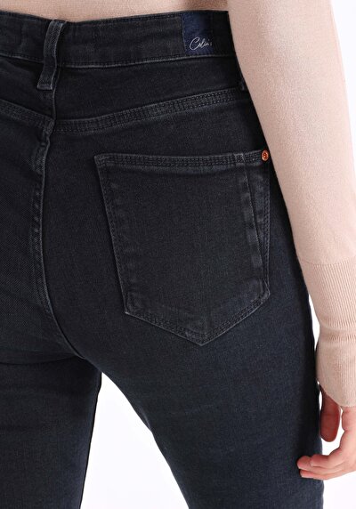 Afficher les détails de 703 Carla Pantalon Bleu Foncé Straight Leg Medium Rise En  Slim Fit Femme