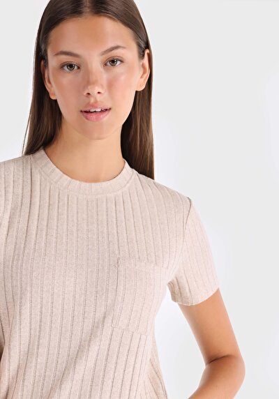 Afficher les détails de T-shirt À Manches Courtes Beige Regular Fit  Femme