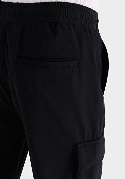 Afficher les détails de Pantalon Noir   En   Homme