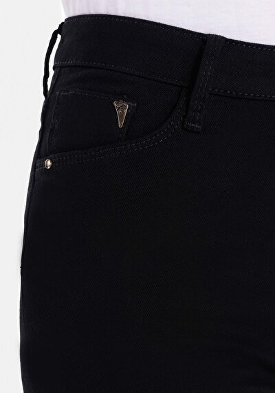 Image de 791 Monica Pantalon Noir Bootcut Medium Rise En  Regular Fit Femme