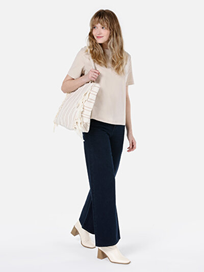 Afficher les détails de T-shirt À Manches Courtes Beige Regular Fit  Femme