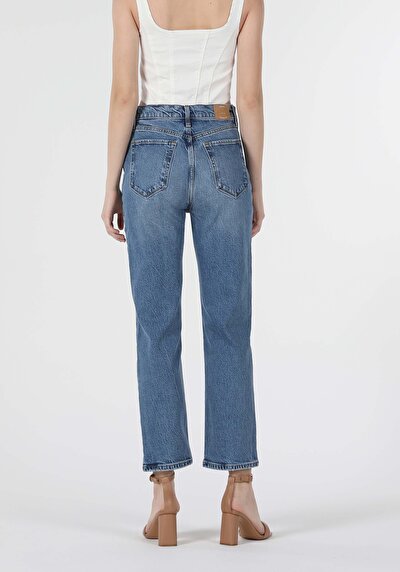 Image de 900 Laris Pantalon Bleu Clair Straight Leg  En  Regular Fit Femme